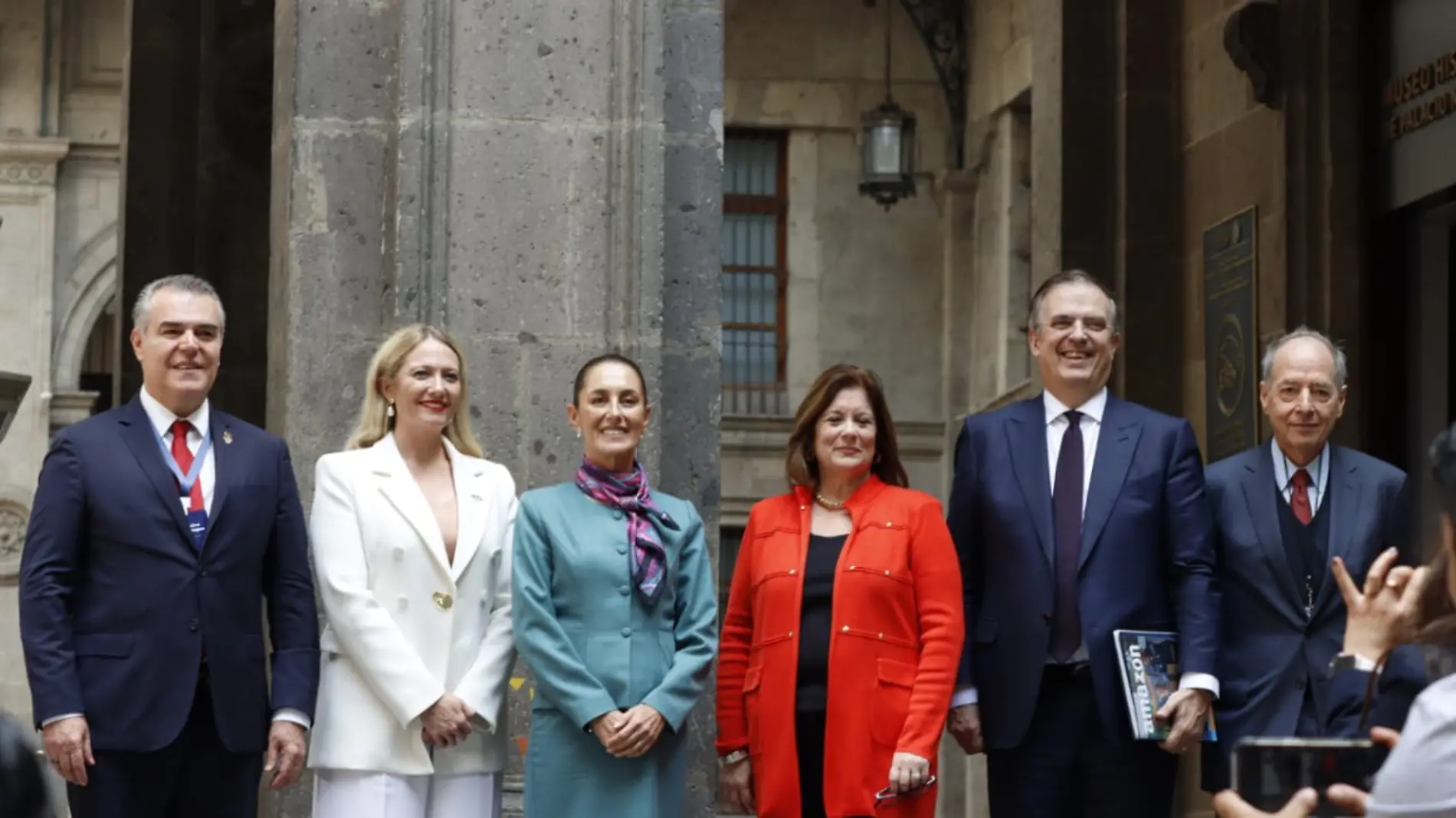 Claudia Sheinbaum junto a empresarios en el CEO Dialogue